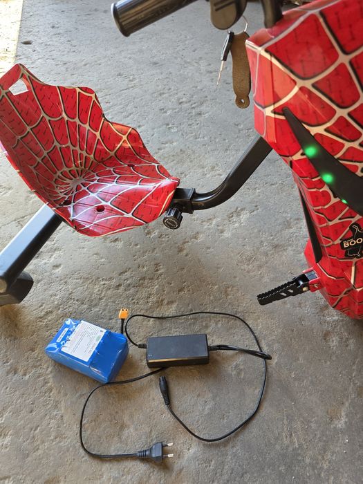 Triciclo Drift trike a bateria de litio spiderman