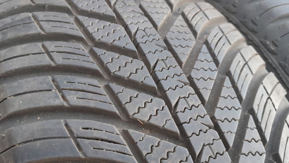Opony Wielosezonowe-Całoroczne 215/65/16.HANKOOK.7,5 mm.Adres-ZALESIANY 33 A-przy rondzie(niebieskie banery).PISEMNA GWARANCJA