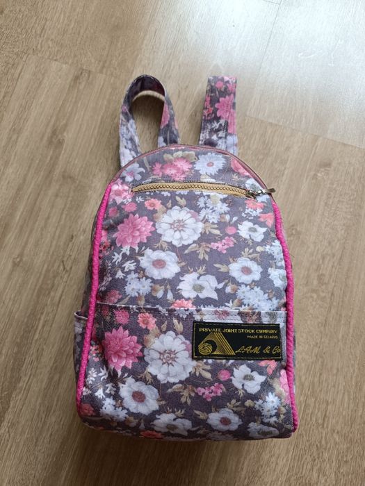 Стильный джинсовый яркий рюкзак.  В наличии.