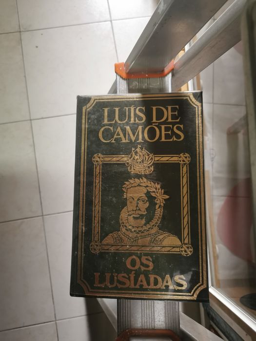 Lusíadas E outro livro de Luís de Camões