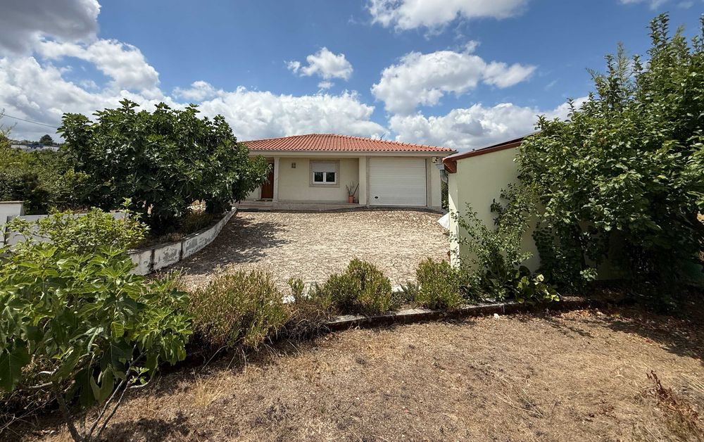 Moradia recente de 145 m² com terreno de 750 m²