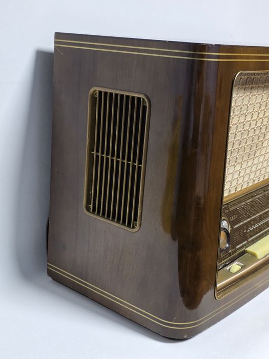 Rádio antigo reparado SABA