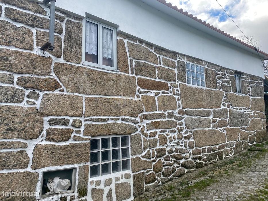 Moradia T4 em aldeia típica  de Chaves — Planalto De Monforte (União Das Freguesias De Oucidres E Bobadela), Vila Real