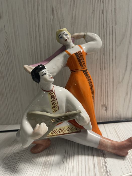 Кувшины глиняные   Статуэтки фарфор