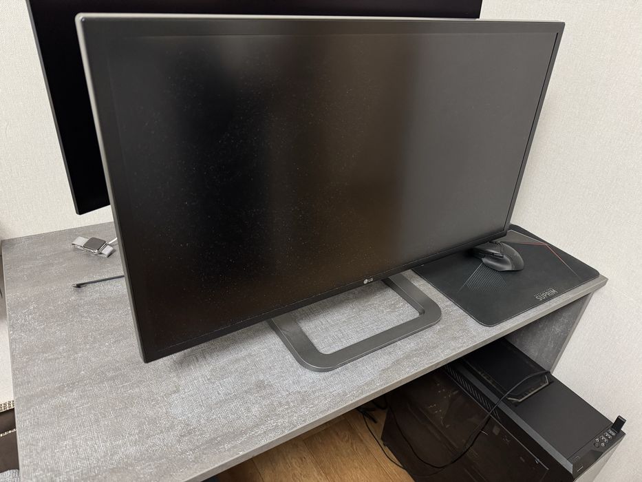 Монітор LG 31MU97Z , 32 дюйми