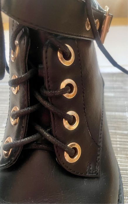 Кожані ботіночки Kiabi