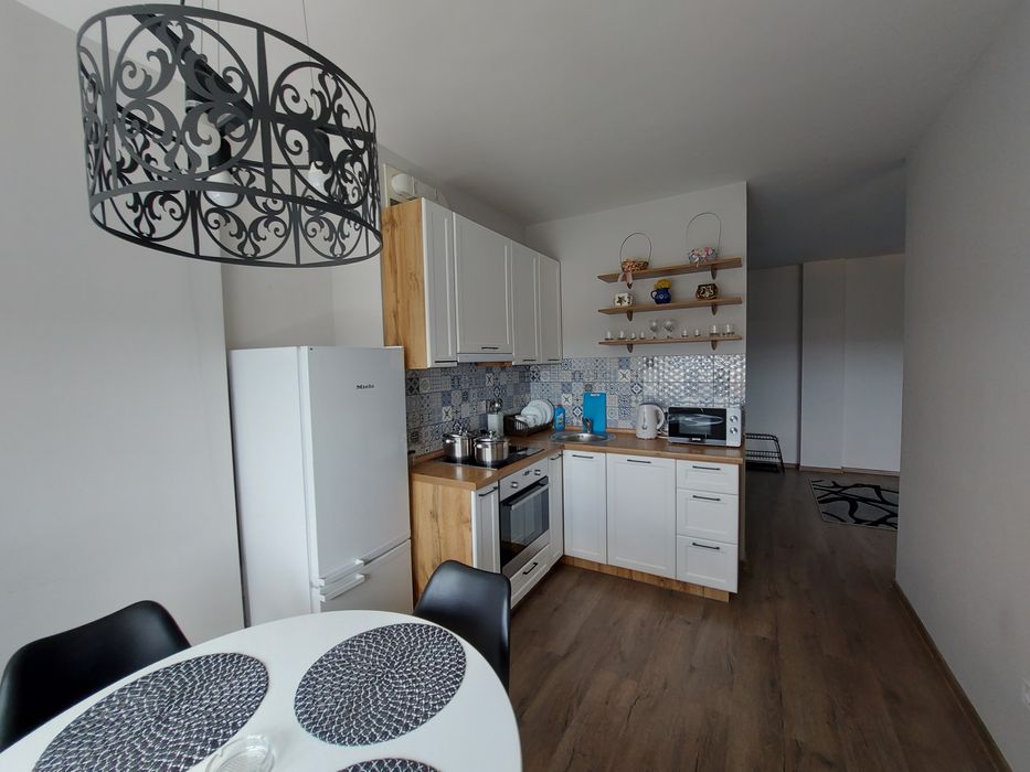 2 - кімнатна квартира. Погодинно. Подобово. ТРЦ " ЧАЙКА " Smart TV.