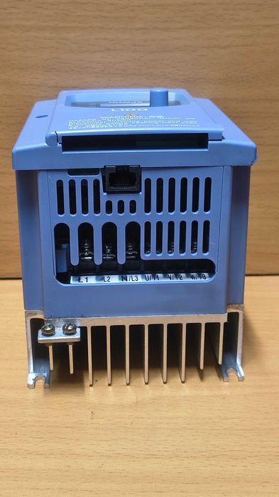 Hitachi L100-005NFE falownik o mocy 0.55kW