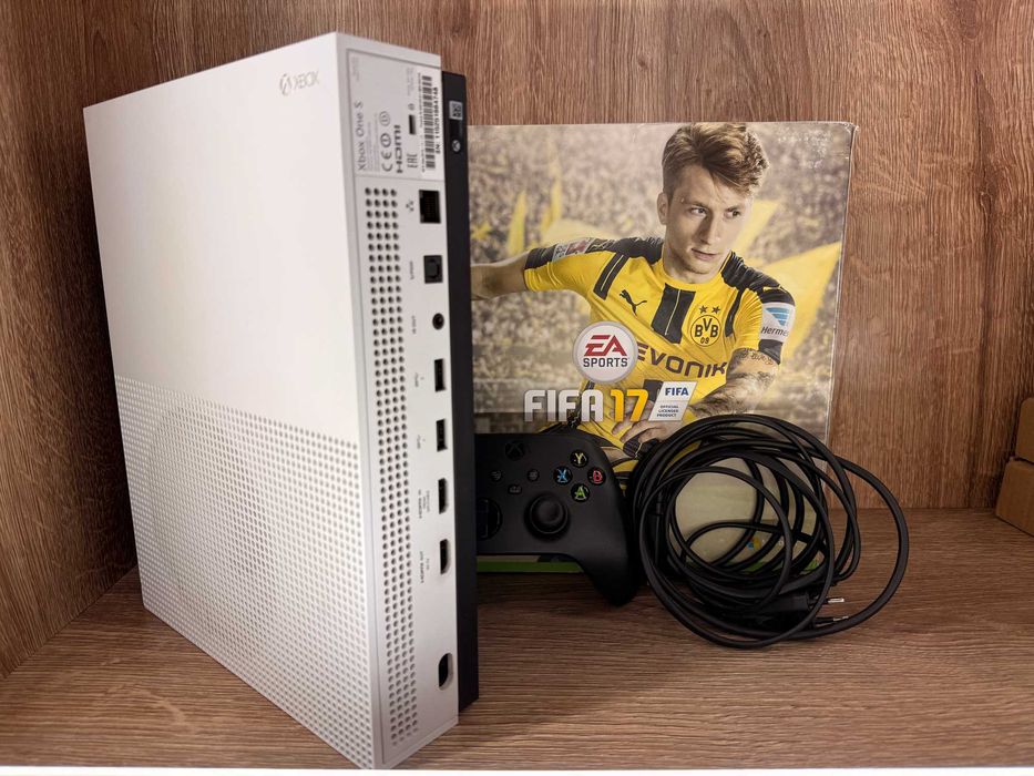 Konsola Xbox One S 500GB Model 1681  Pudełko Pad Okablowanie