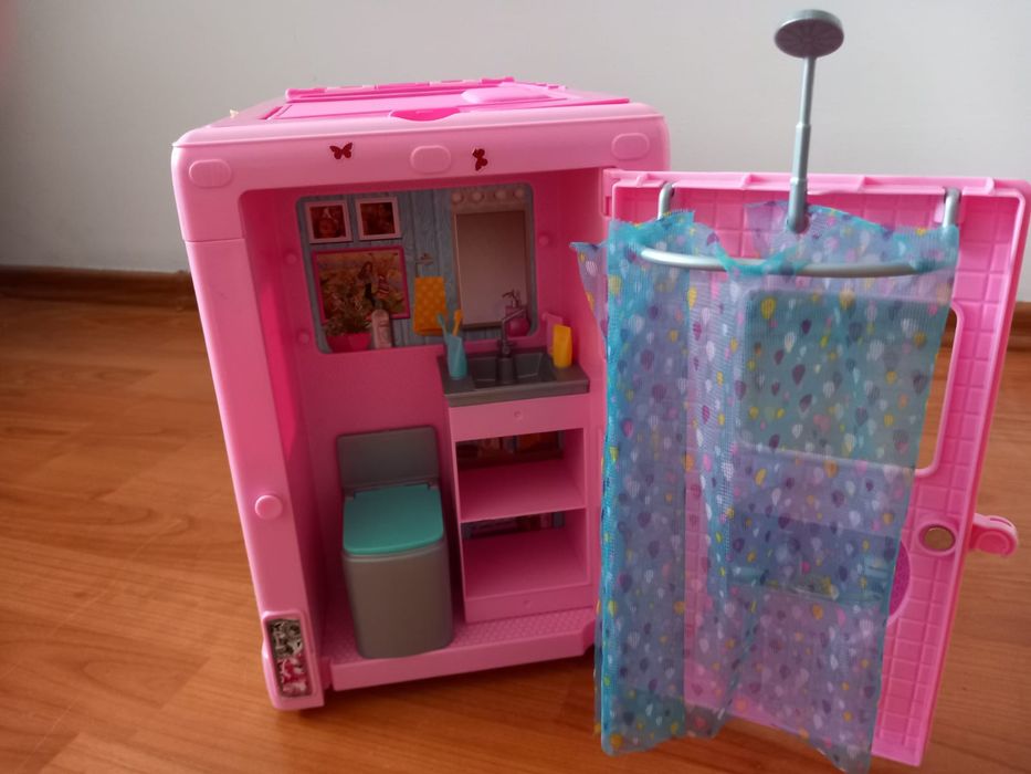Kamper Barbie z wyposażeniem
