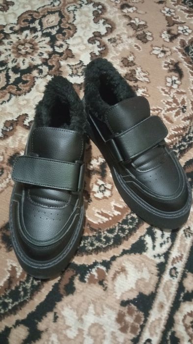 Зимові кросівки на липучках