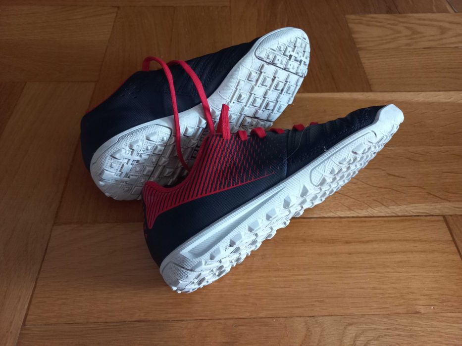 Buty pilkarskie Kipsta r.31 czarno-czerwone!