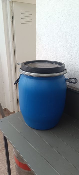 Tambor de plastico azul com boca larga e alças


+5
A imagem mostra um