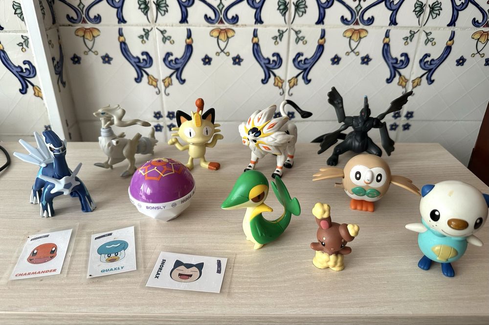 Desenhos animados Pokemon bonecos panda pokebolas revistas