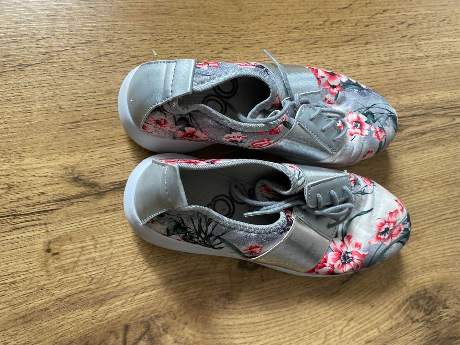 kolorowe tenisówki damskie BPC