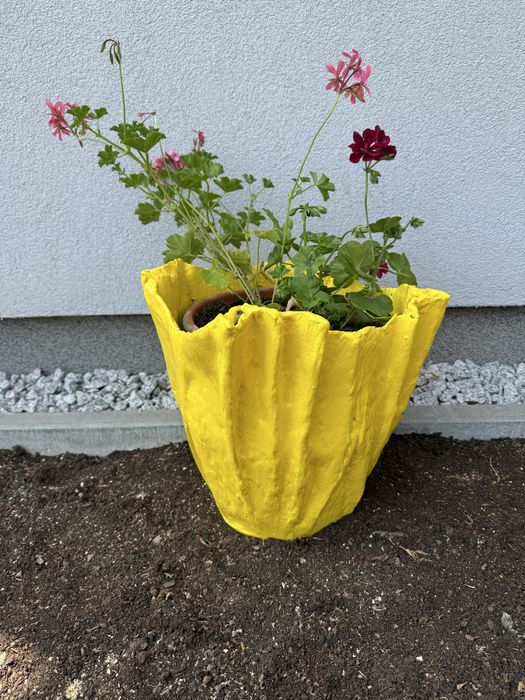 Ręcznie robione doniczki ogrodowe z betonu – unikatowe wzory