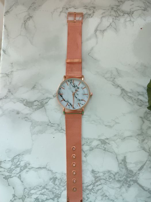 Nowy zegarek rose gold z marmurkiem.