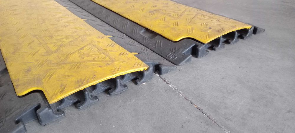 4x Rampa Passa Cabos Adam Hall