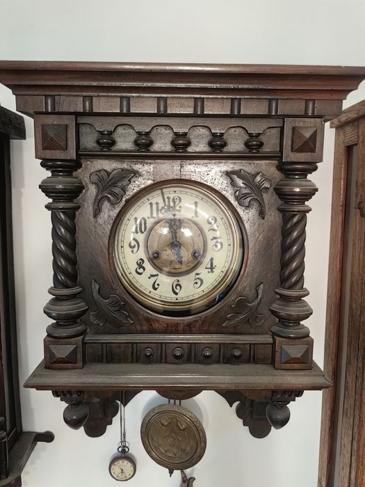 Zegary wiszące działające