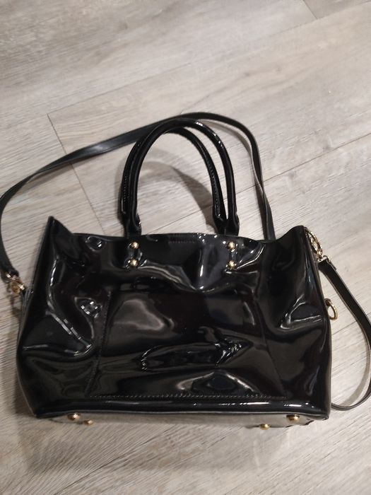 Mala preta verniz 35 largura 25 de altura