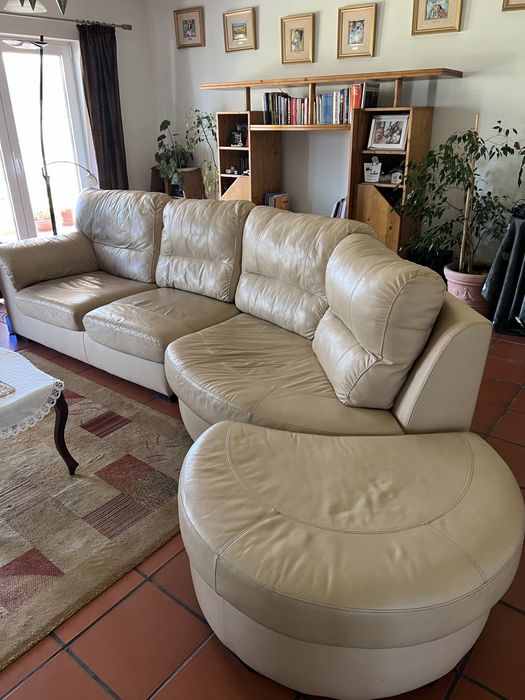 Sofa em imitação pele beje