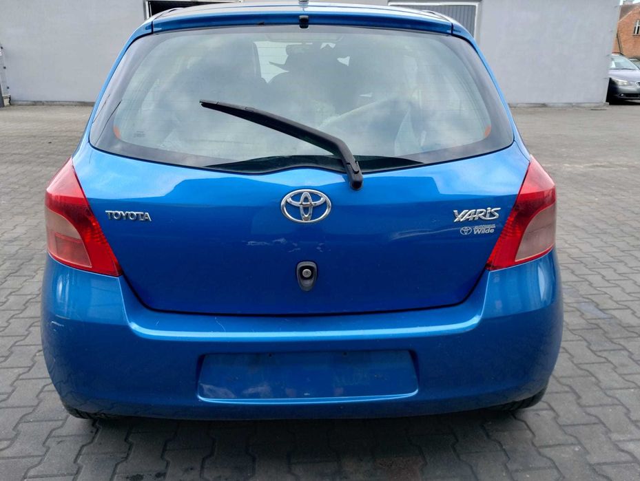 Klapa tył tylna Toyota Yaris II 05- 8T0 8TO