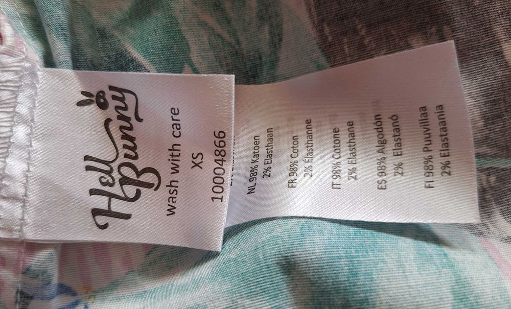 Bawełniana sukienka w kwiaty i tukany Hell Bunny