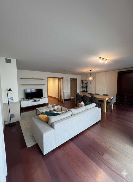 Apartamento T3 – 3 Suites, 3 Lugares de garagem - a 50 metros do Mar