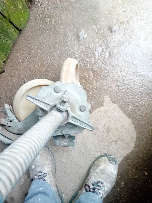 Vendo ou troco por andaimes pes de andaimes certificado