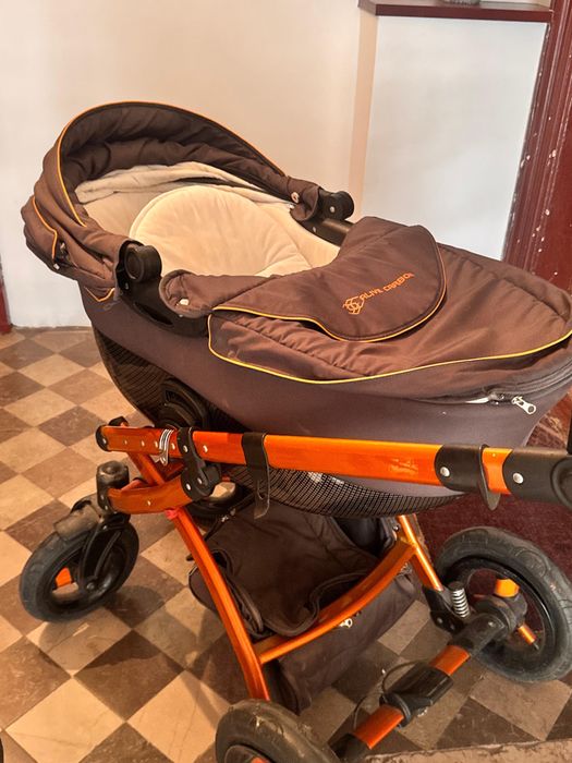 Ładny wózek z regulowanym oparciem