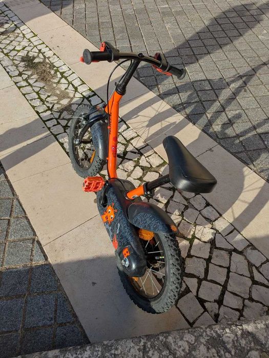 Bicicleta criança Rodas 14 Com capacete e rodinhas de apoio