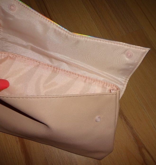 GIGI HADID Maybelline New York pastelowa hologramowa NOWA kosmetyczka