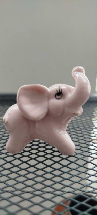 Słoń różowy. Ceramiczna figurka vintage.