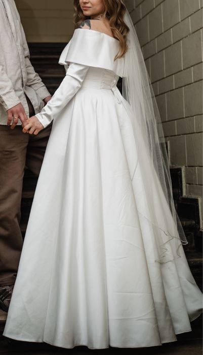 Весільна сукня атласна