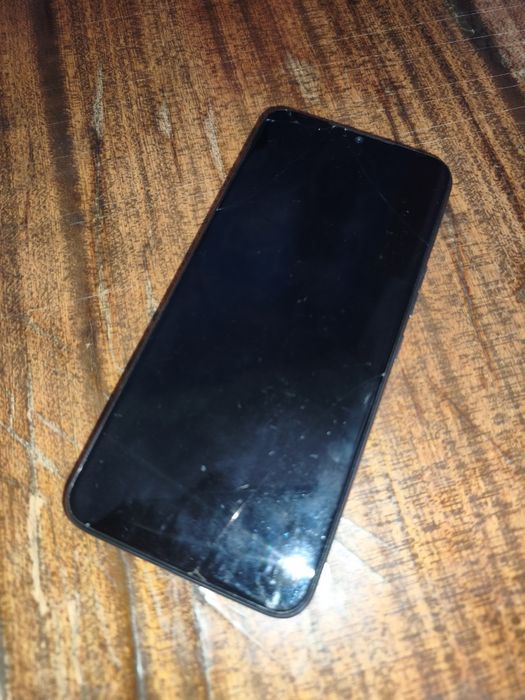 Tecno spark 8c 4+2/128gb