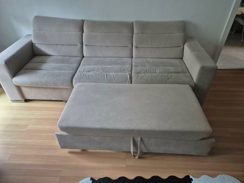 Sofa  z regulowanymi  zagłówkami
