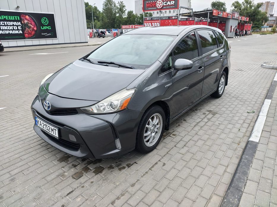Продаю Toyota Prius V