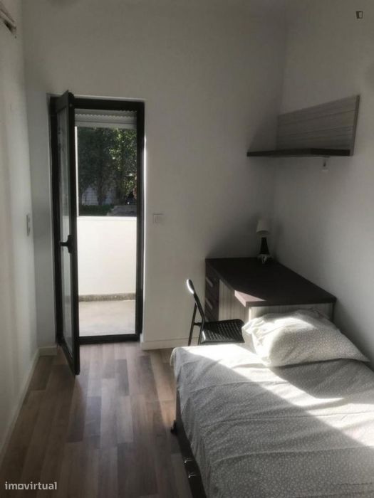 Quarto - localizado em Cedofeita Porto