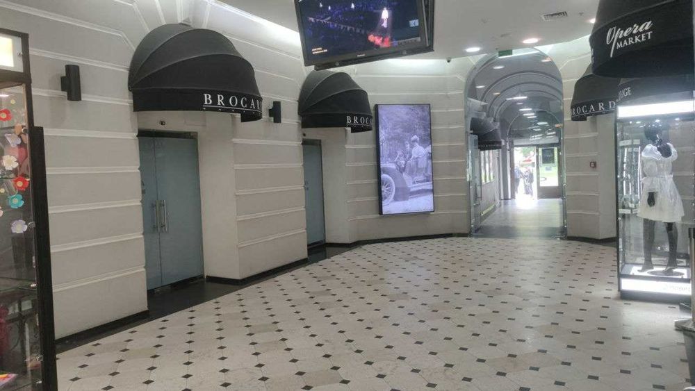 м. Львів, пр. Свободи, 27. ТЦ - готель ''Опера пасаж''