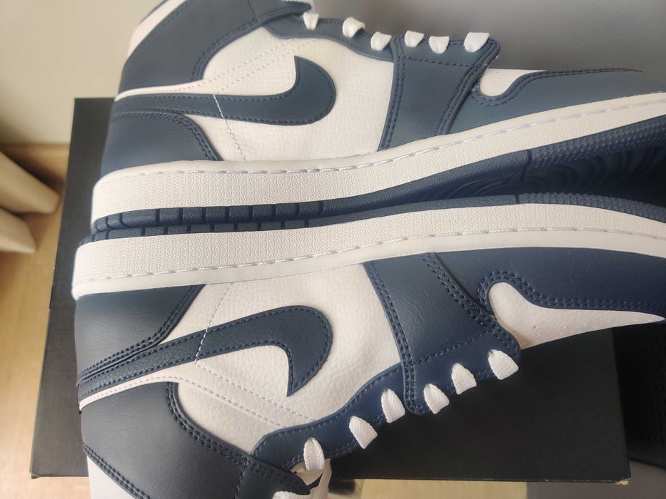 Jordan 1 Mid White Metallic Gold Obsidian