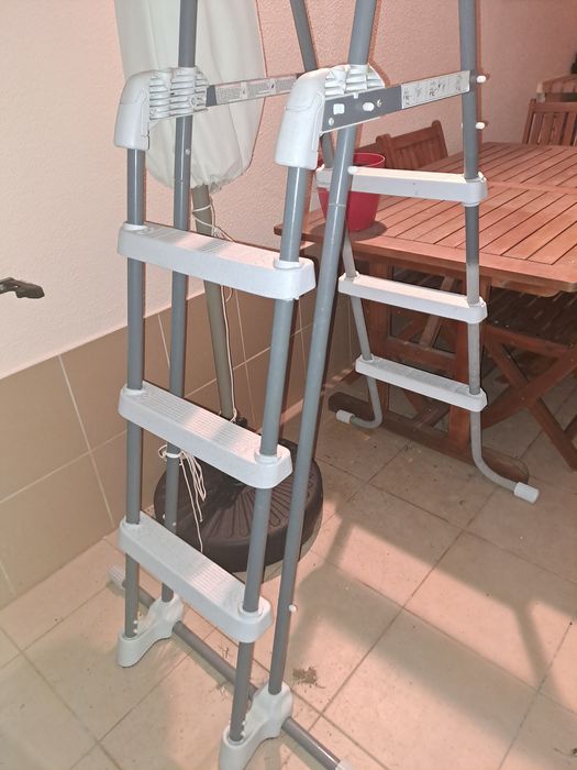 Bomba, filtro, escadas e quadro eléctrico de piscina