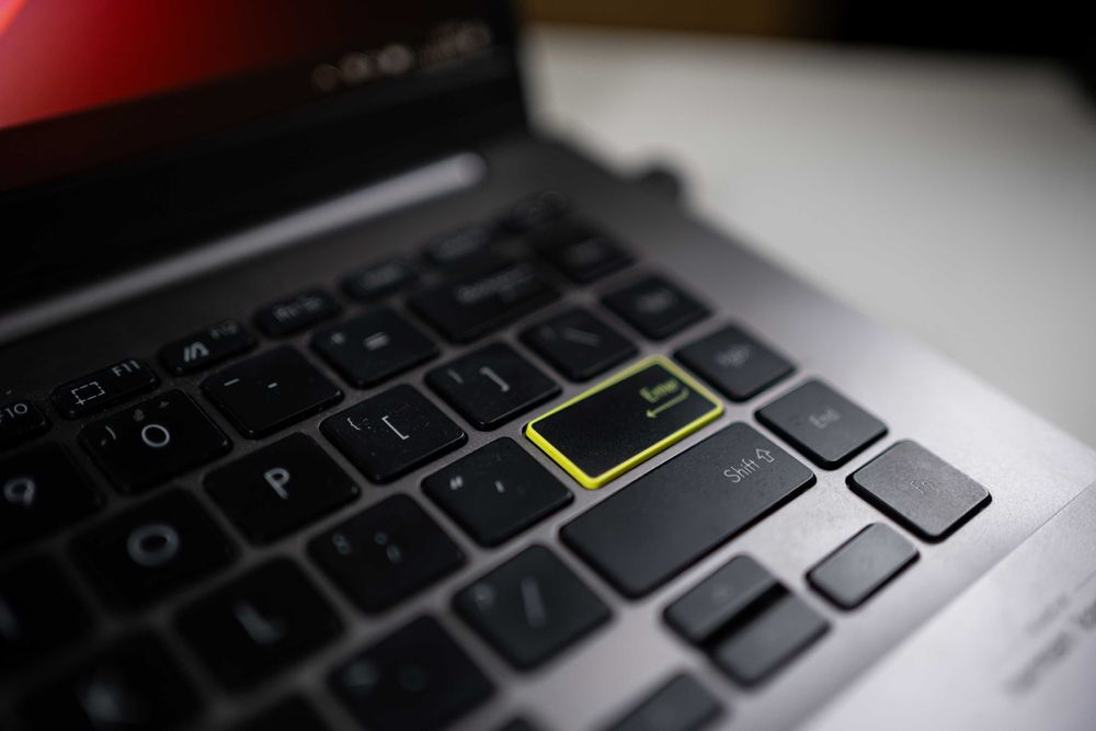 Vivobook ASUS X421EA_S433EA // i5 1135G7; 8GB ram; 512 ssd