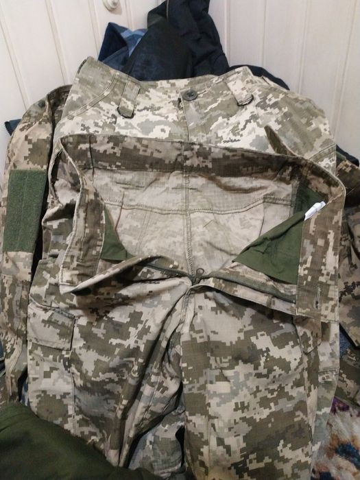 Рукавиці перчатки піксель воє'ні нові гарний стан є три пари