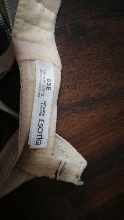 Dwa staniki cieliste 85E