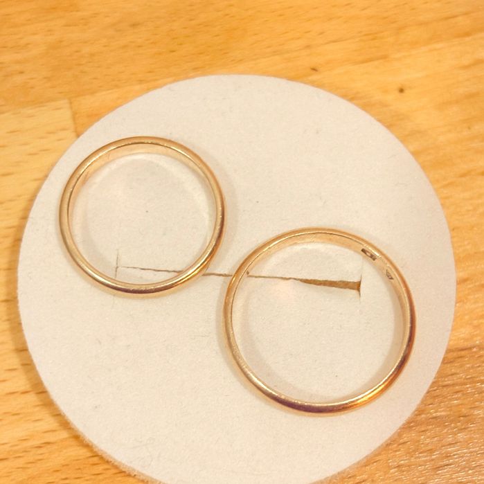 Dwie złote obrączki