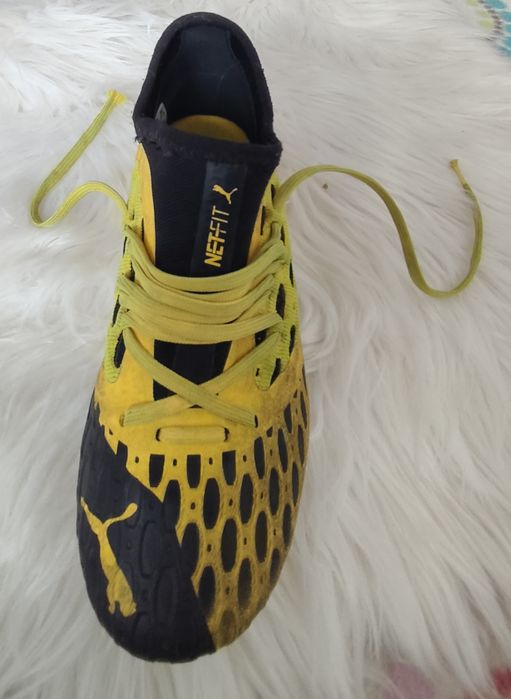 Puma lewy but Korki do gry w nogę, jeden żółto czarny, r. 35