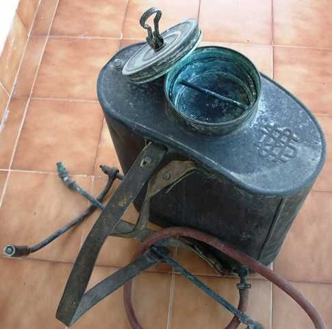 Pulverizador e sulfatador agricola de cobre vintage.