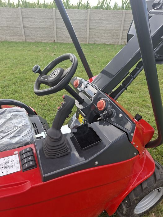 DM-140 Ładowarka kołowa 20 kW 350 kg LCD hydraulika 40 l/min