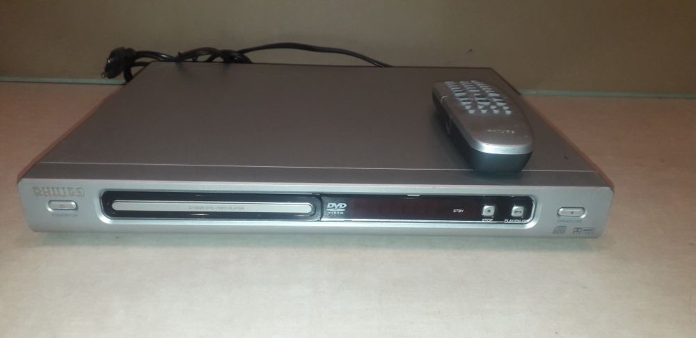 Dvd Philips + pilot i kabel euro. Stan dobry.