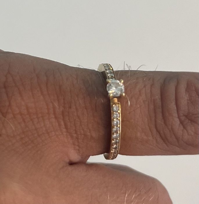Anel de noivado ouro branco 19.2 KT cravejado a diamantes